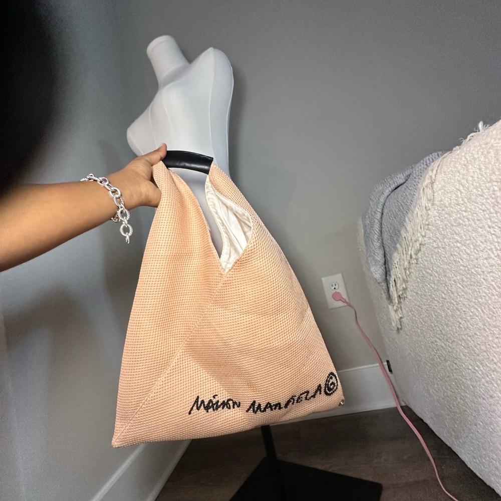 MM6 MAISON MARGIELA
Pink Mesh Small Logo Triangle Tote